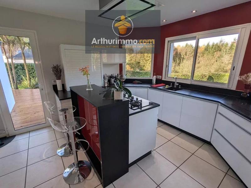 Maison - 201 m² - 7 pièces