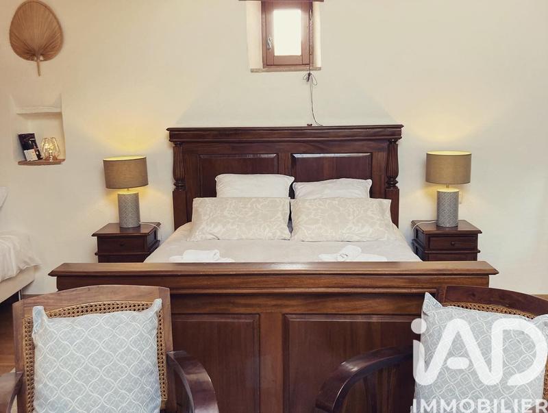 Maison - 896 m² - 27 pièces