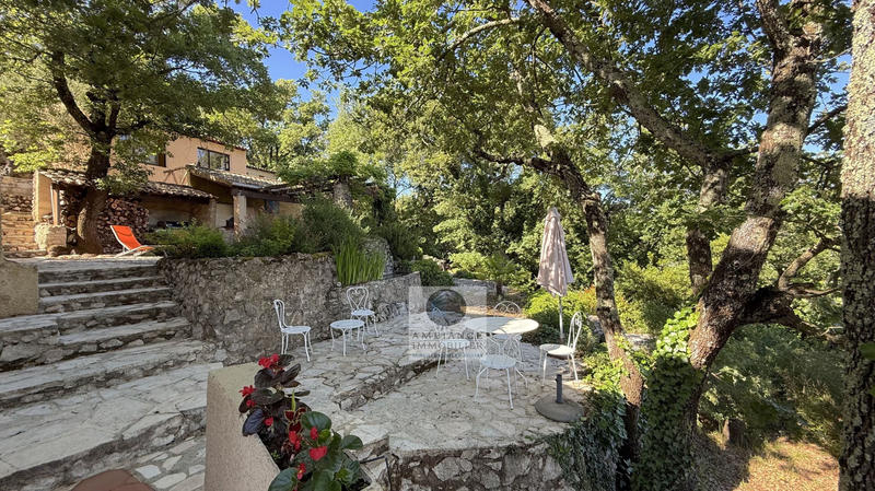 Maison - 225 m² - 10 pièces