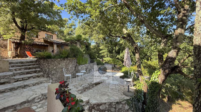 Maison - 225 m² - 10 pièces