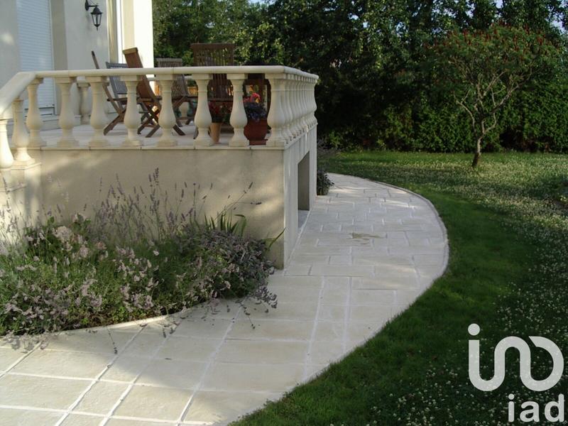 Maison - 250 m² - 8 pièces