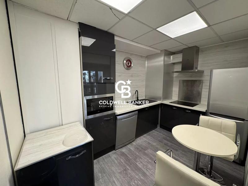 Bureau - 103 m² - 6 pièces