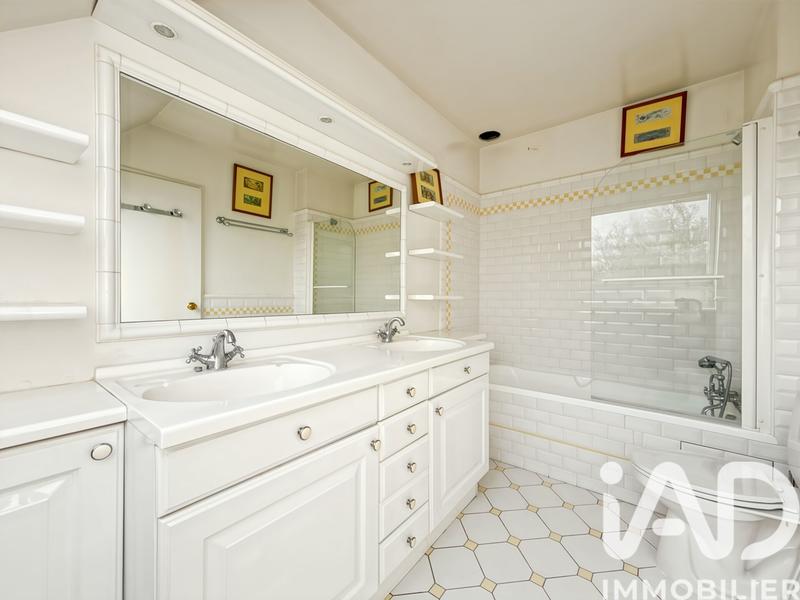 Maison - 182 m² - 7 pièces