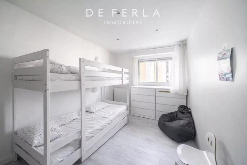 Appartement - 95 m² - 5 pièces