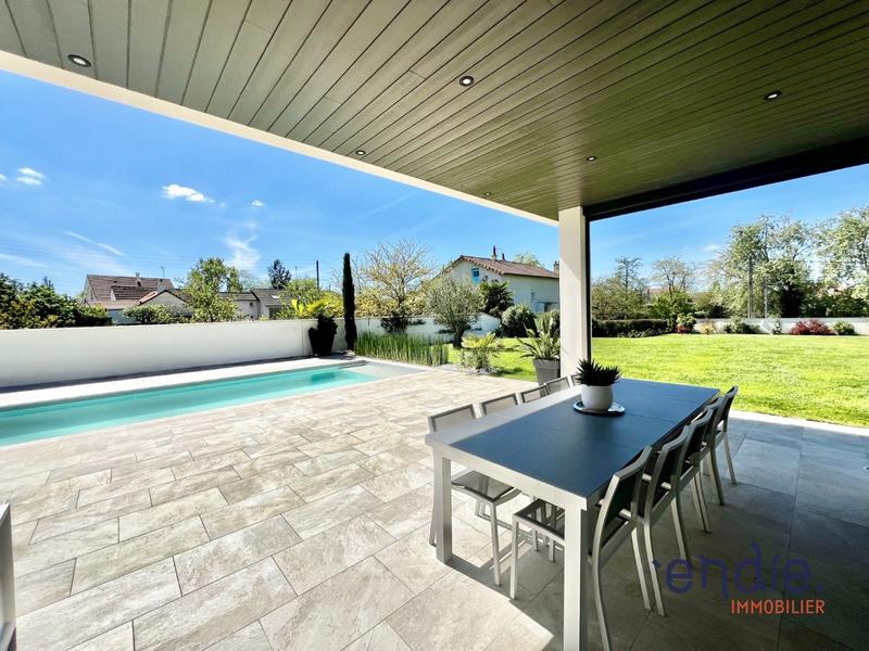 Maison - 185 m² - 6 pièces