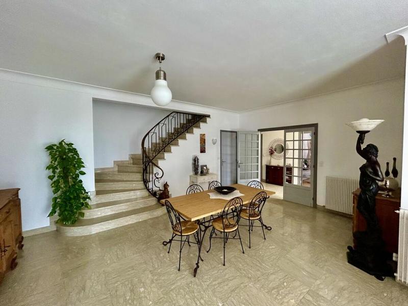 Maison - 224 m² - 6 pièces