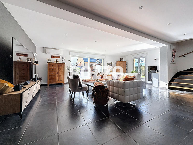 Maison - 230 m² - 7 pièces