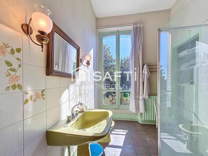 Maison - 270 m² - 10 pièces