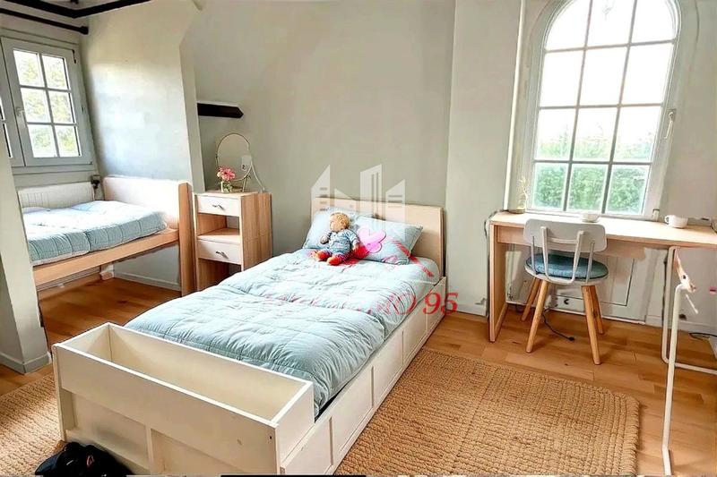 Propriété - 216 m² - 9 pièces