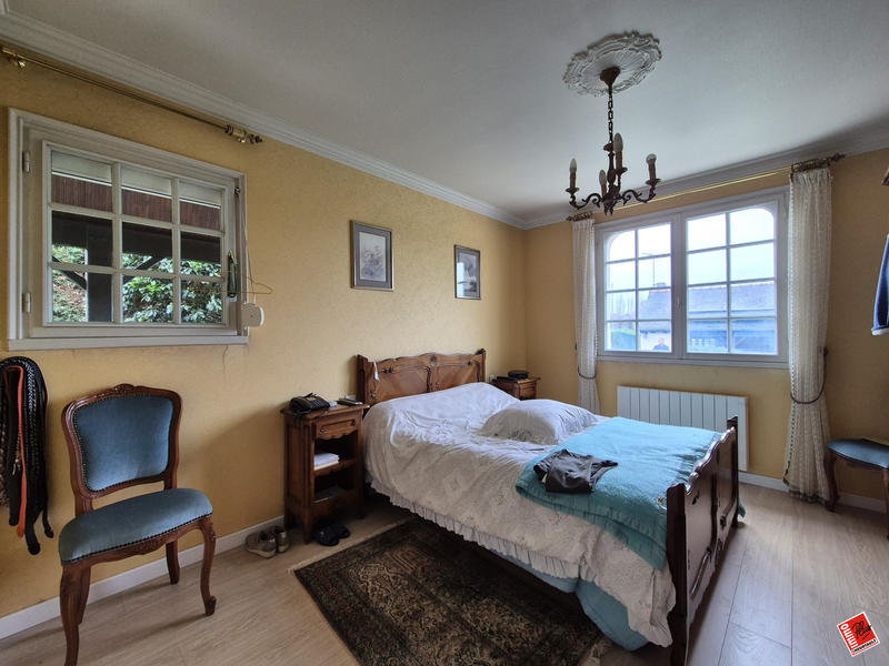 Maison traditionnelle - 188 m² - 10 pièces