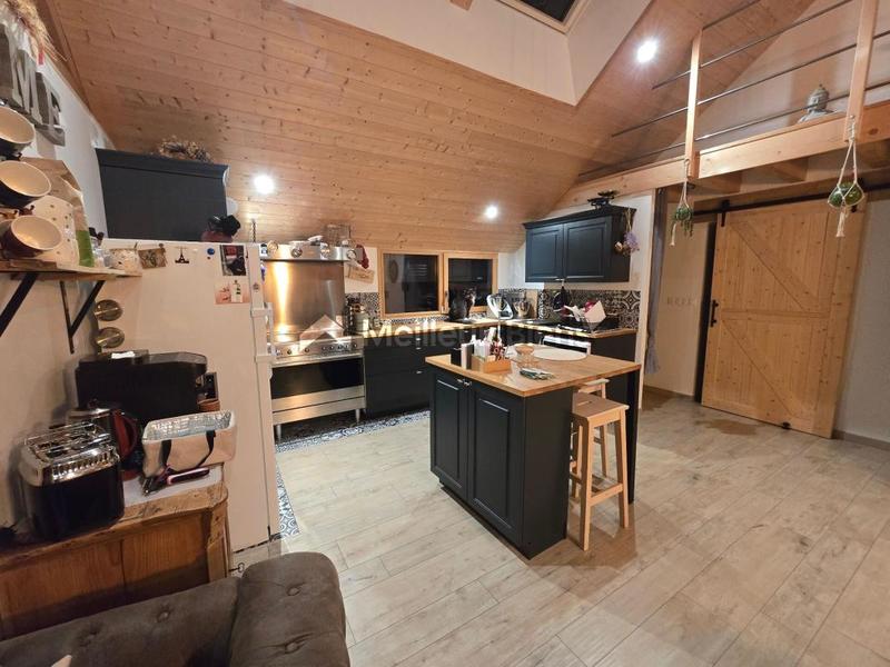 Maison - 228 m² - 8 pièces