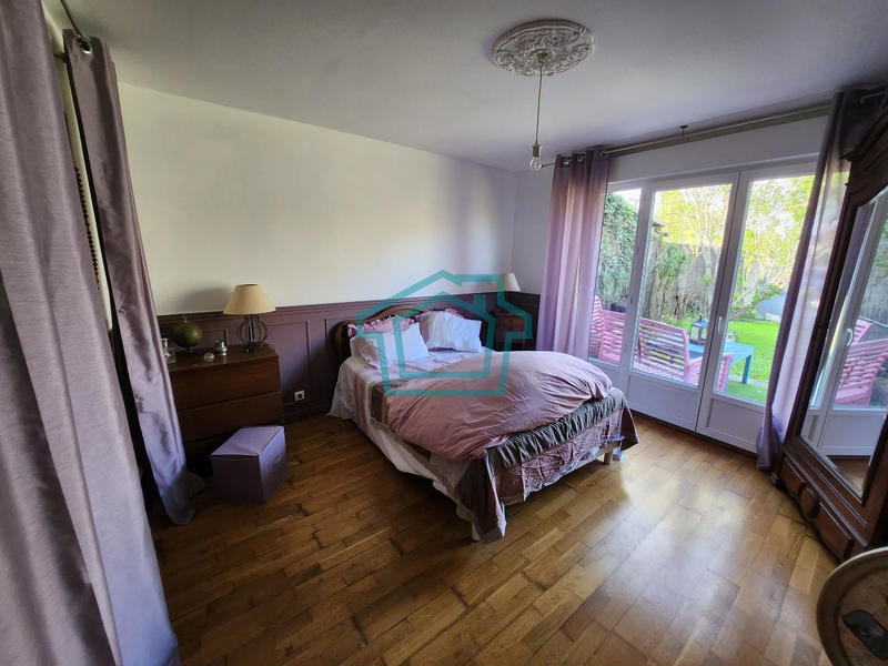 Maison - 230 m² - 7 pièces