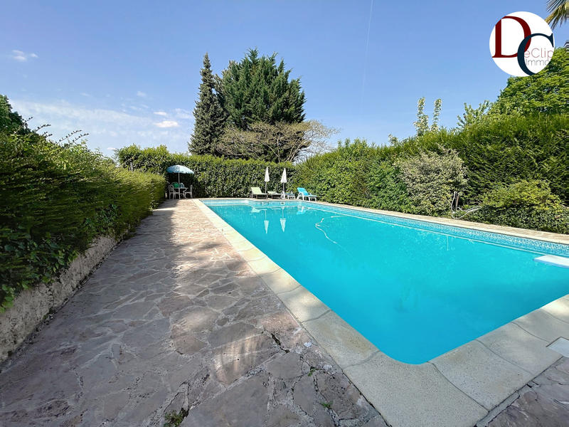 Maison - 335 m² - 9 pièces