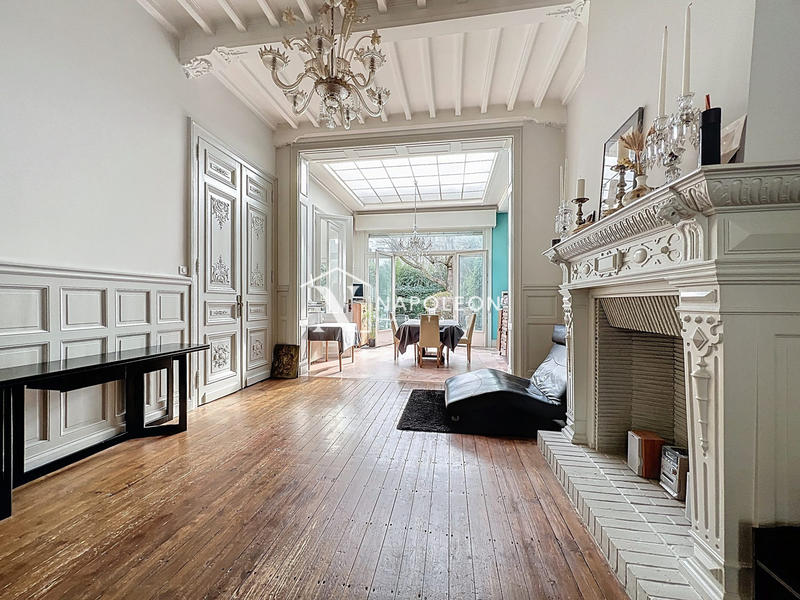 Maison - 260 m² - 7 pièces