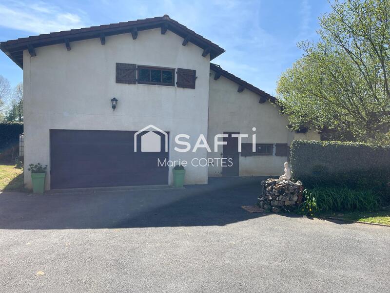 Maison - 203 m² - 7 pièces