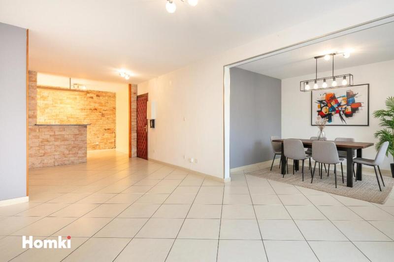 Appartement - 90 m² - 5 pièces