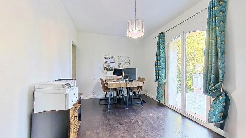 Villa - 222 m² - 6 pièces