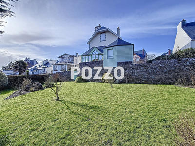 Maison - 201 m² - 8 pièces