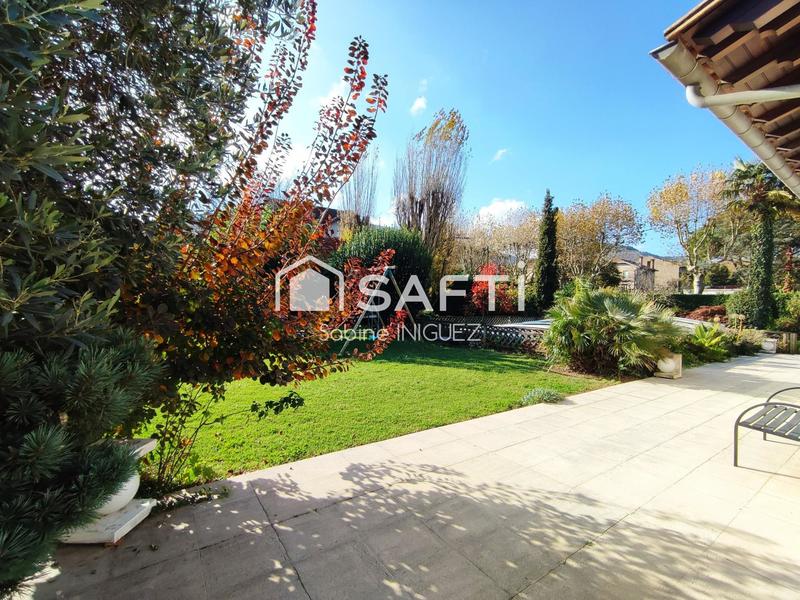 Maison - 228 m² - 6 pièces