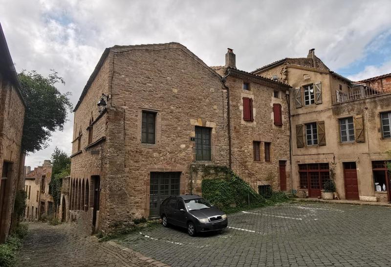 Maison de ville - 1 300 m² - 10 pièces