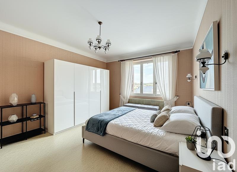 Maison - 211 m² - 8 pièces