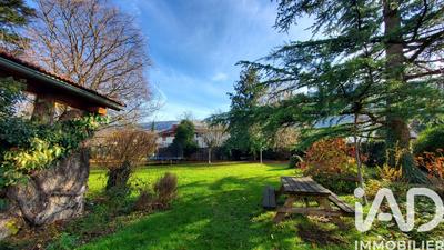 Maison - 207 m² - 7 pièces