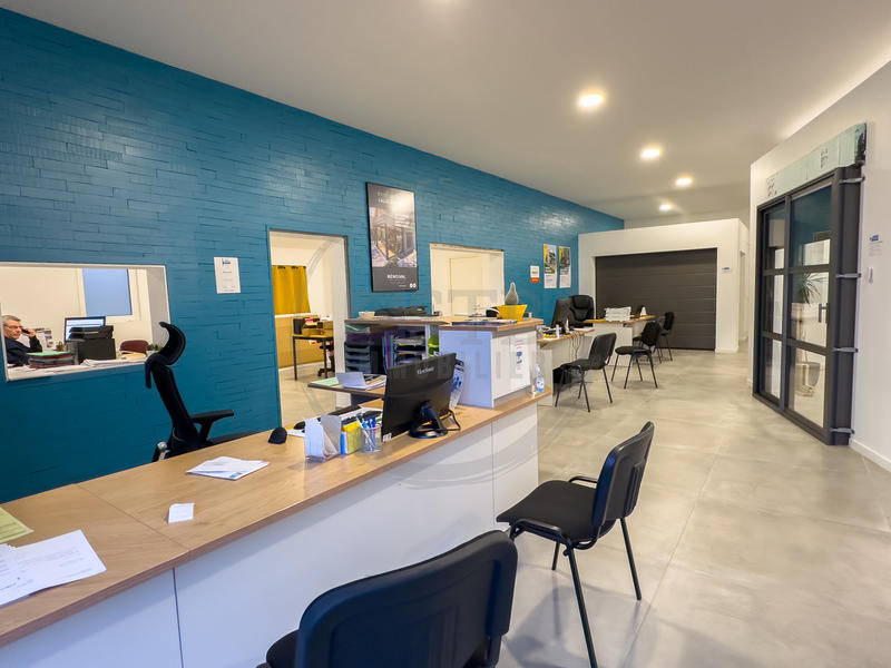 Local commercial - 215 m²