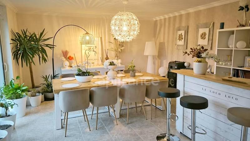 Propriété - 193 m² - 8 pièces