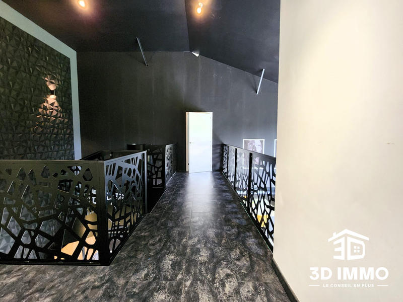 Maison - 325 m² - 8 pièces