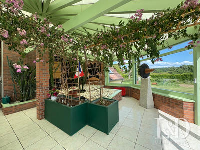 Maison - 374 m² - 10 pièces