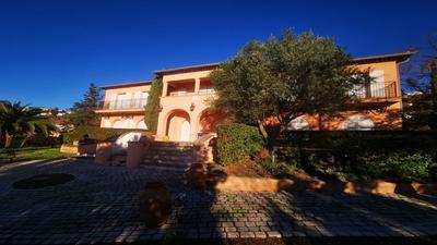 Villa - 775 m² - 12 pièces