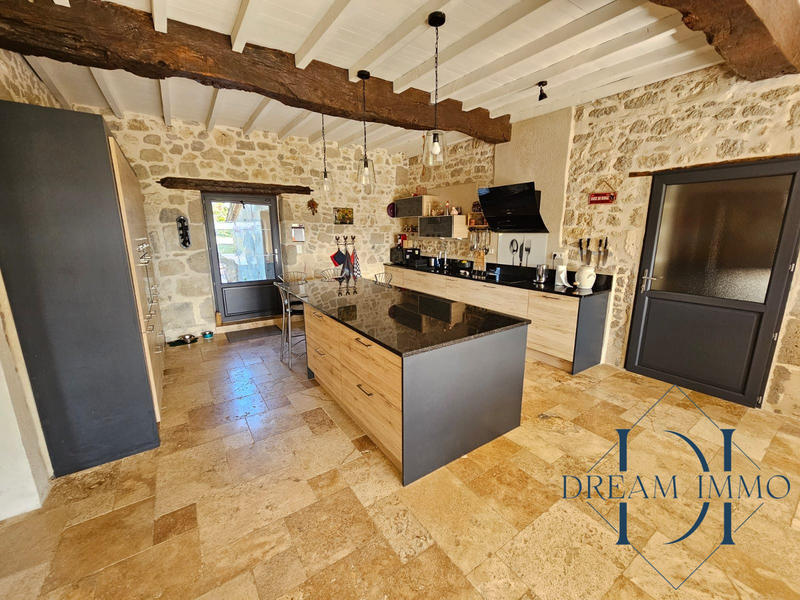 Maison - 380 m² - 11 pièces