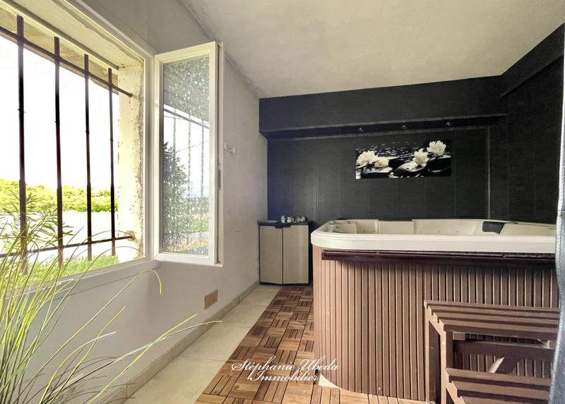 Mas - 250 m² - 7 pièces