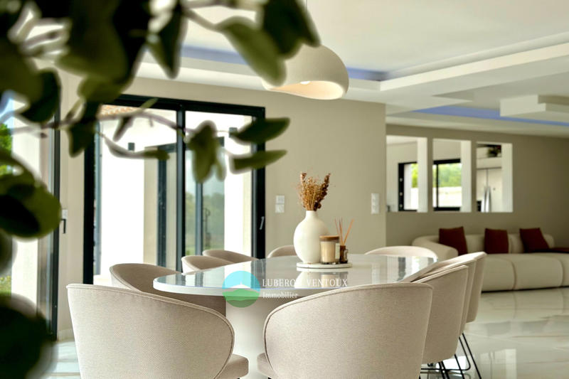 Maison - 246 m² - 8 pièces