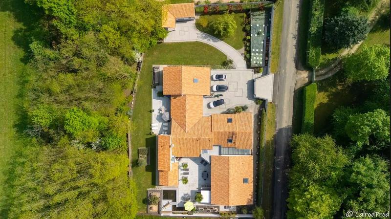 Villa - 445 m² - 9 pièces