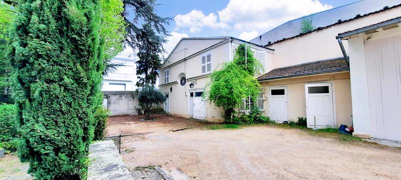 Maison - 424 m² - 11 pièces