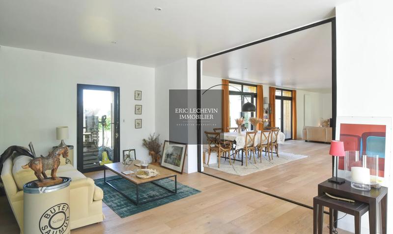 Maison - 330 m² - 7 pièces