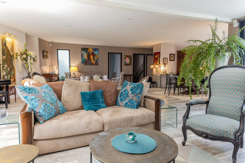 Maison - 212 m² - 6 pièces