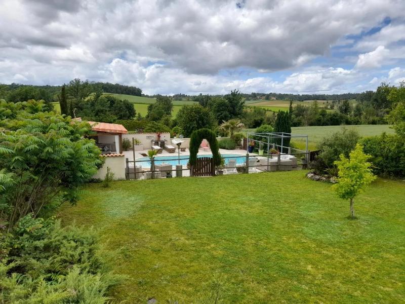 Maison de village - 232 m² - 8 pièces