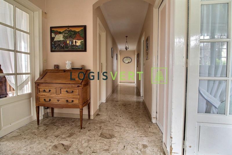 Maison - 256 m² - 11 pièces