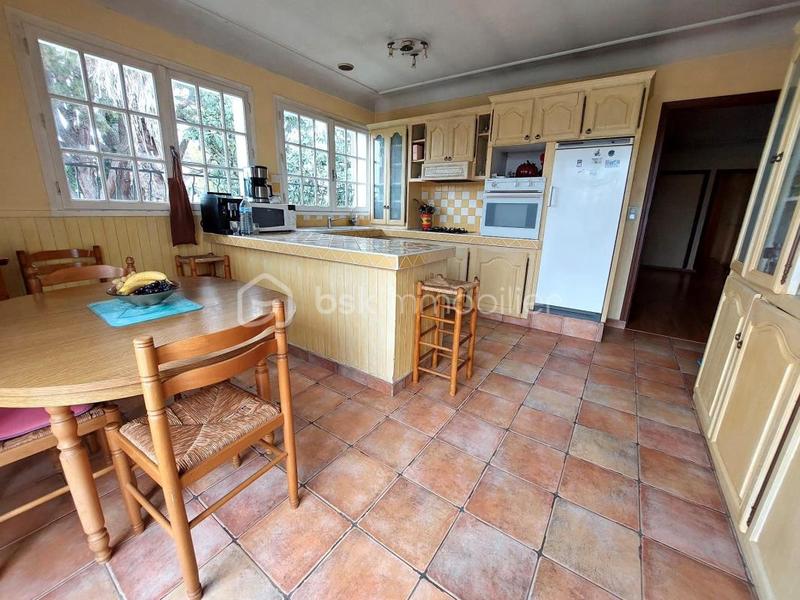 Maison - 300 m² - 10 pièces