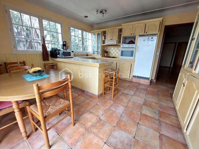 Maison - 300 m² - 10 pièces