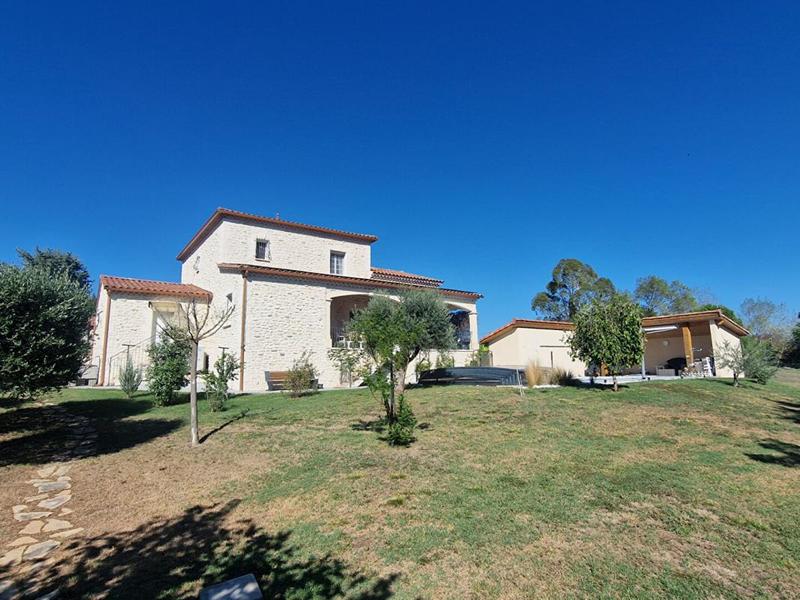 Demeure - 175 m² - 5 pièces