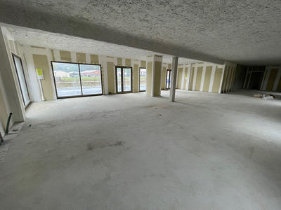 Local commercial - 192 m²