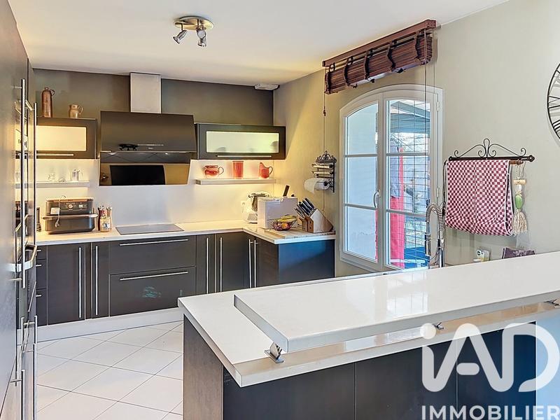 Maison - 202 m² - 8 pièces