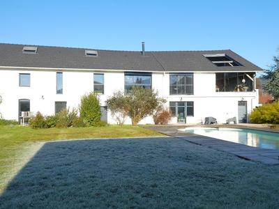 Propriété - 230 m² - 8 pièces