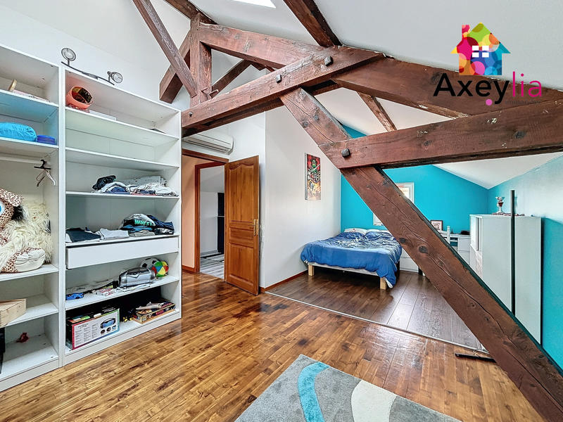 Maison - 240 m² - 8 pièces