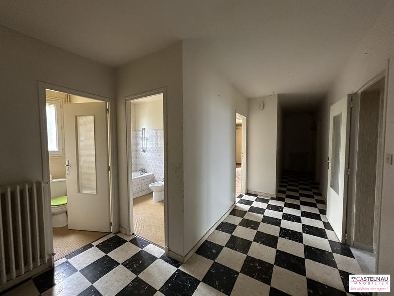 Maison traditionnelle - 214 m² - 7 pièces