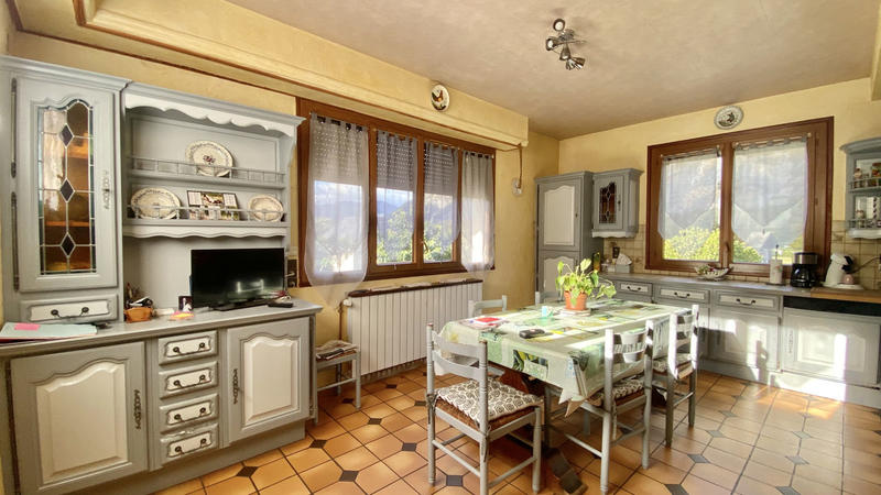 Maison - 265 m² - 11 pièces