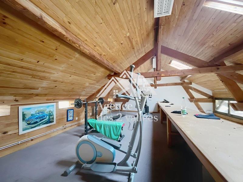 Propriété - 245 m² - 5 pièces